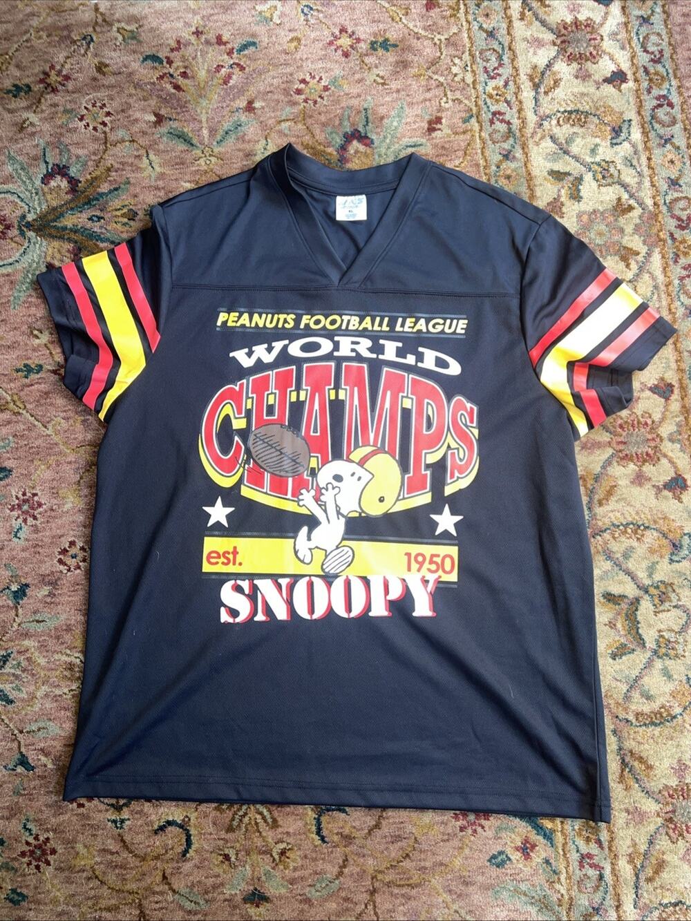 Peanuts Snoopy size XL Football League World Champs Short Black Sleeve Jersey